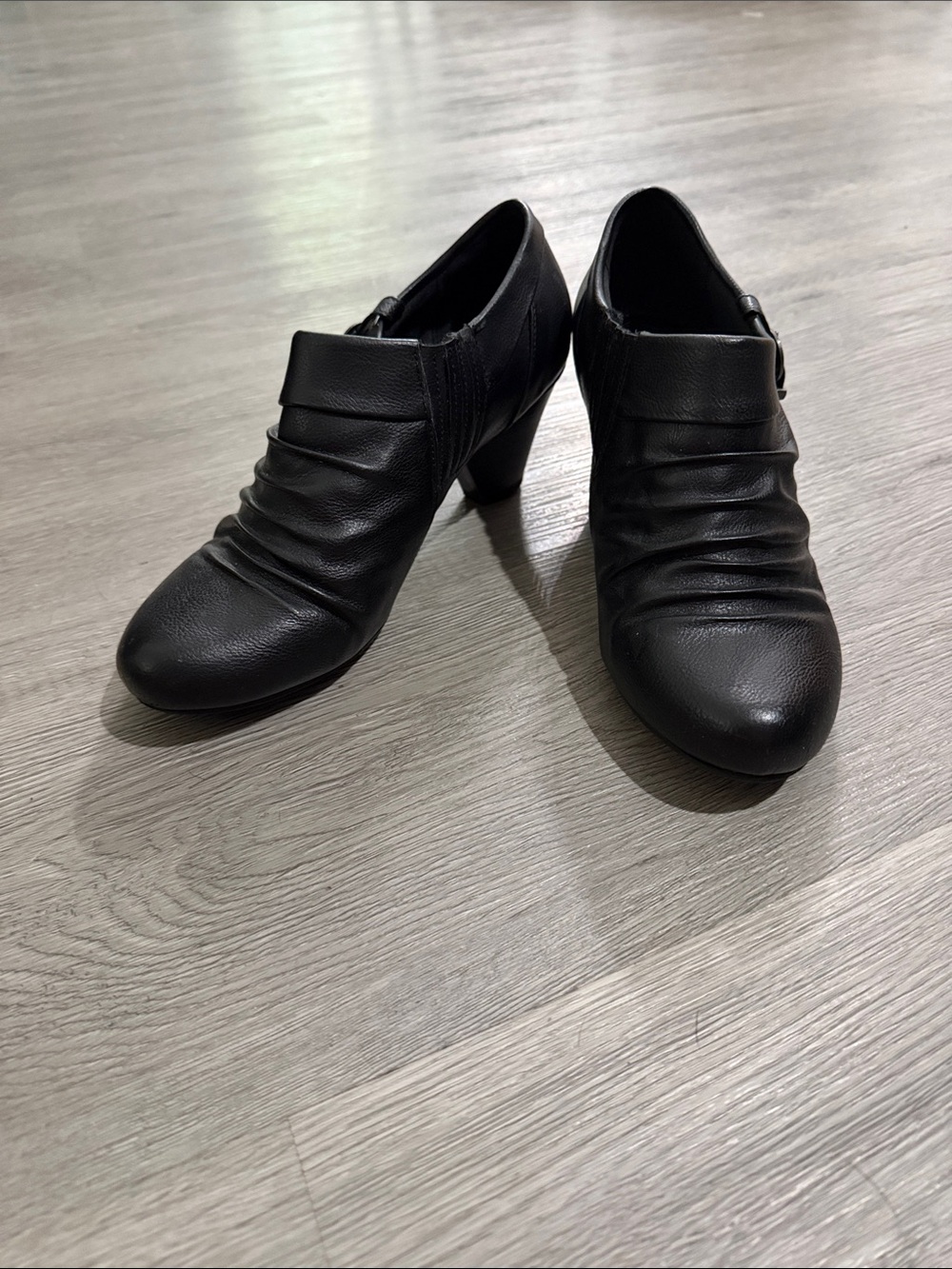 Baretraps Rallie Black Ankle Booties - Classic Ruched Design Sz 7.5  EUC